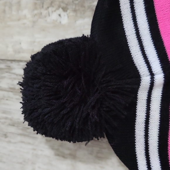NWOT VS PINK Knit Pom Pom Hat - Picture 2 of 6